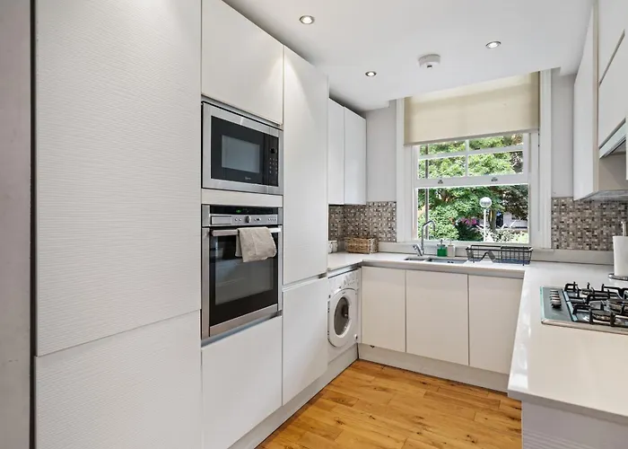 Hidden Gem In Central Location - Beautiful 2 Bed